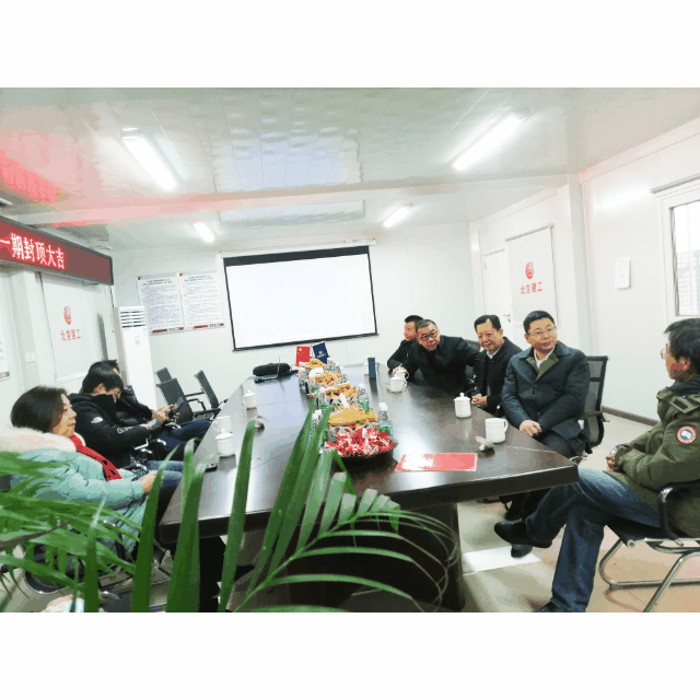 北京建工建筑產業化投資建設發展有限公司向建設方安徽深藍醫療科技股份有限公司做了項目建設情況匯報